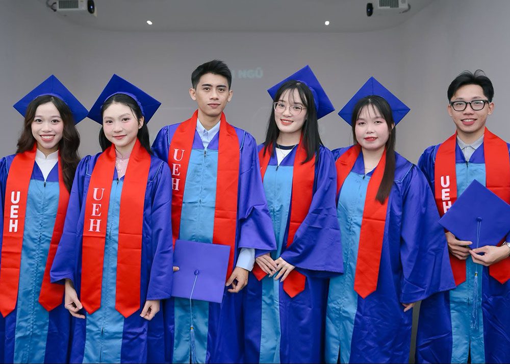 Mẫu lễ phục tốt nghiệp UEH
